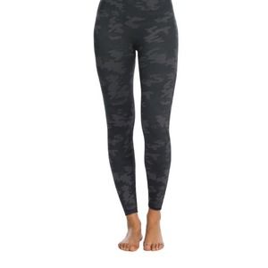 Spanx Look at Me Now Camo Seamless Legging Small